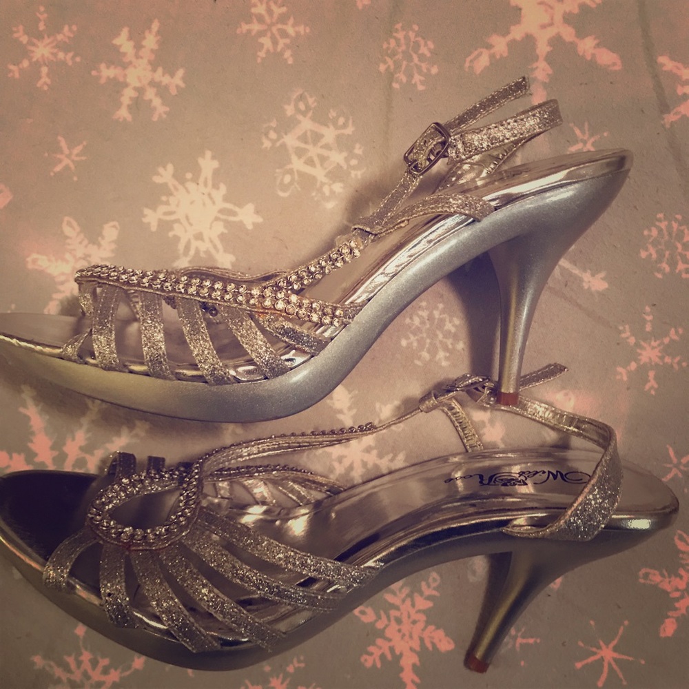 Worn once EUC rhinestone studded wedding shoes